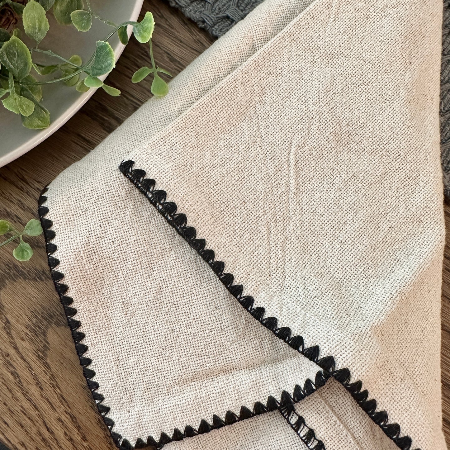 S/4 Stitched Napkins