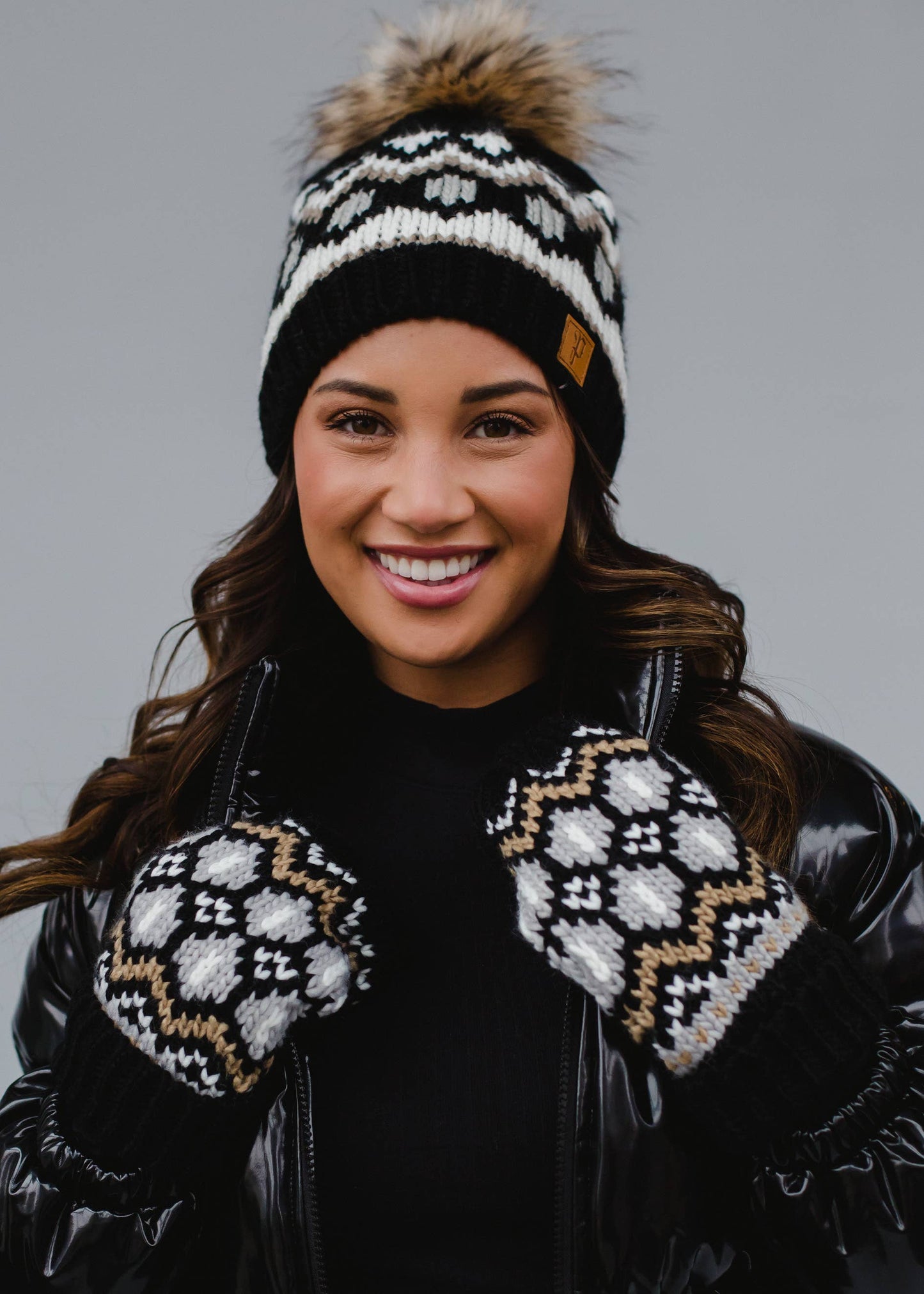 Black/Gray Pattern Mittens