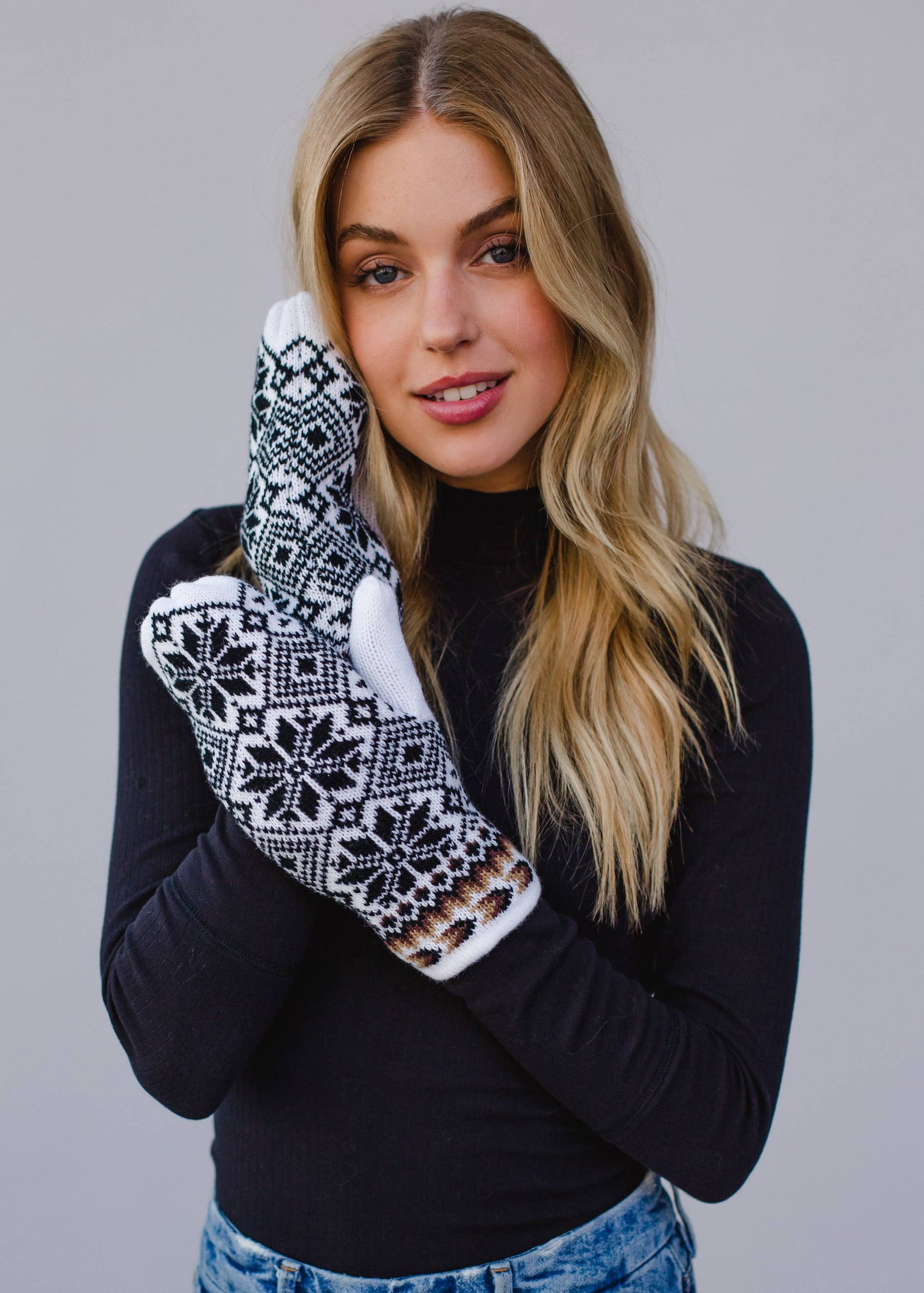 Black and White Pattern Mittens