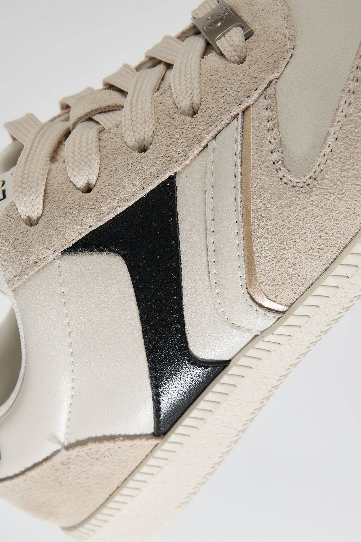 Jaya Sneaker by Lonza
