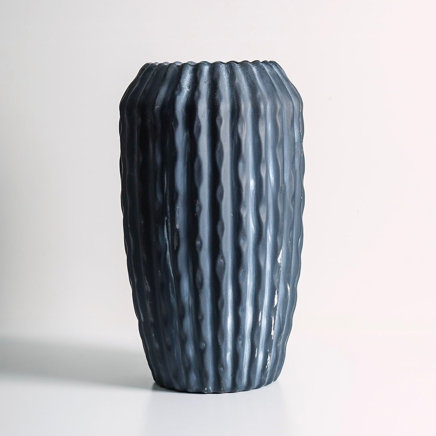 Renai Black Vase