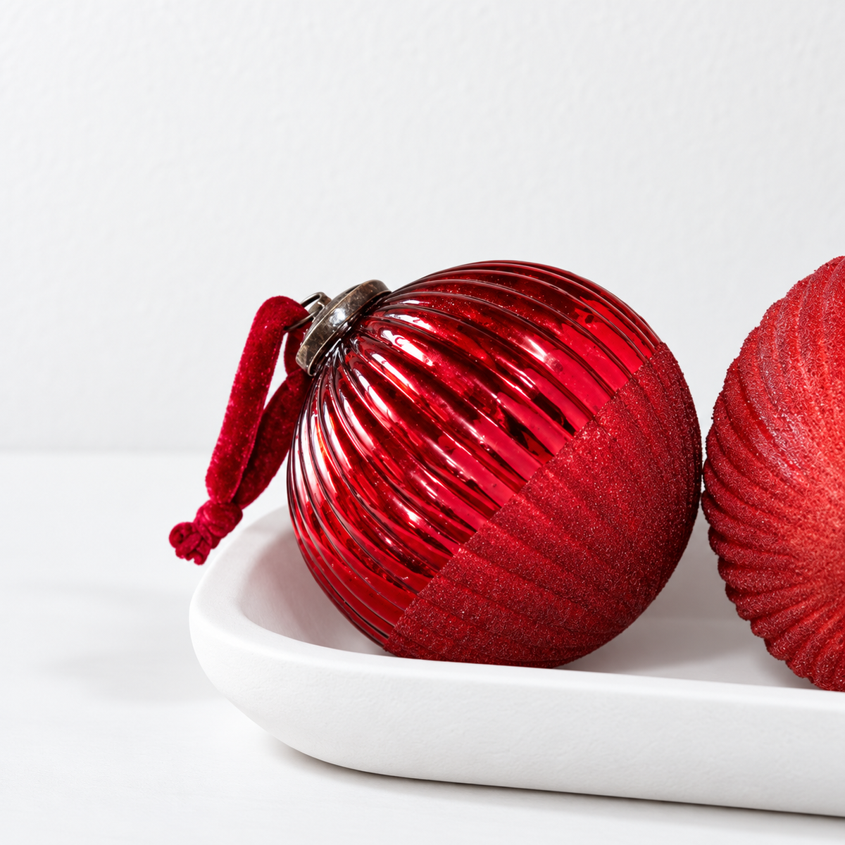 Sm Ribbed Glass Ornament