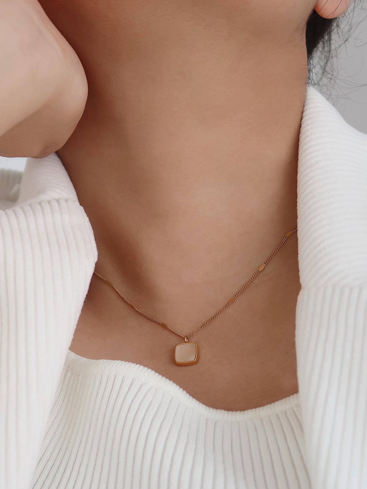 Shelbie Pendant Necklace