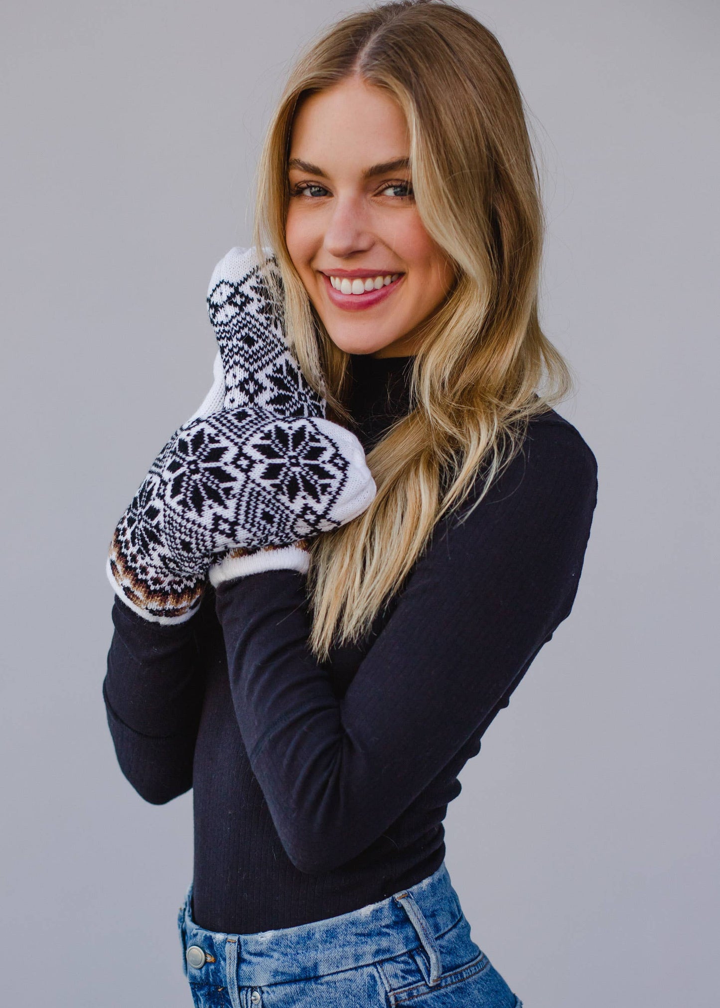 Black and White Pattern Mittens