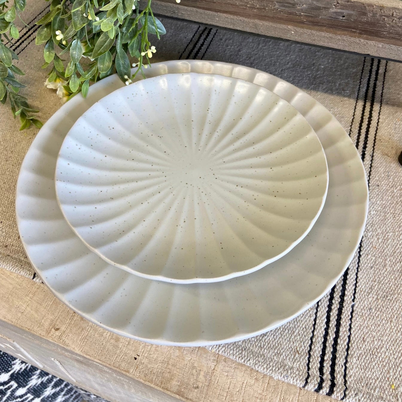 Della Plate