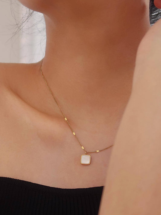 Shelbie Pendant Necklace