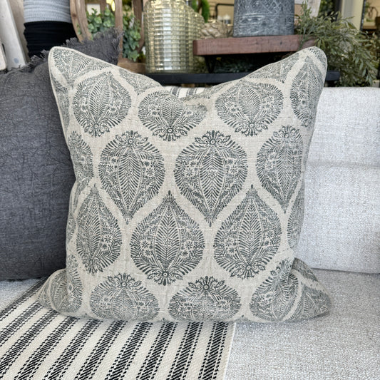 Clove Pattern Pillow