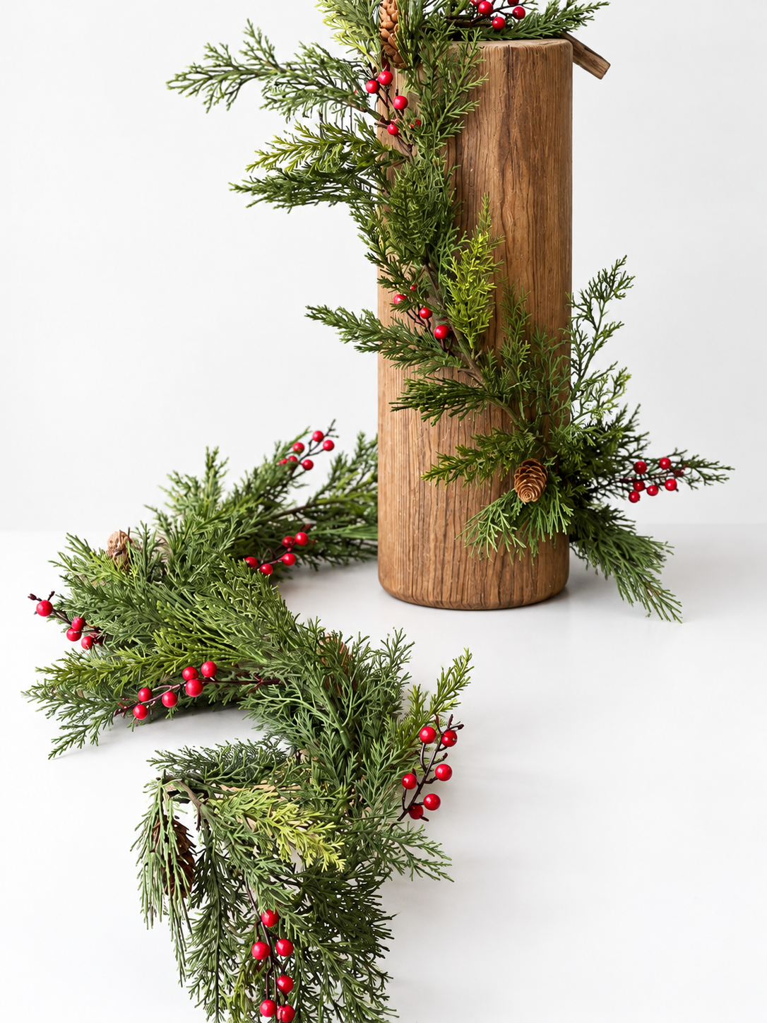 6' Cedar + Berry Garland