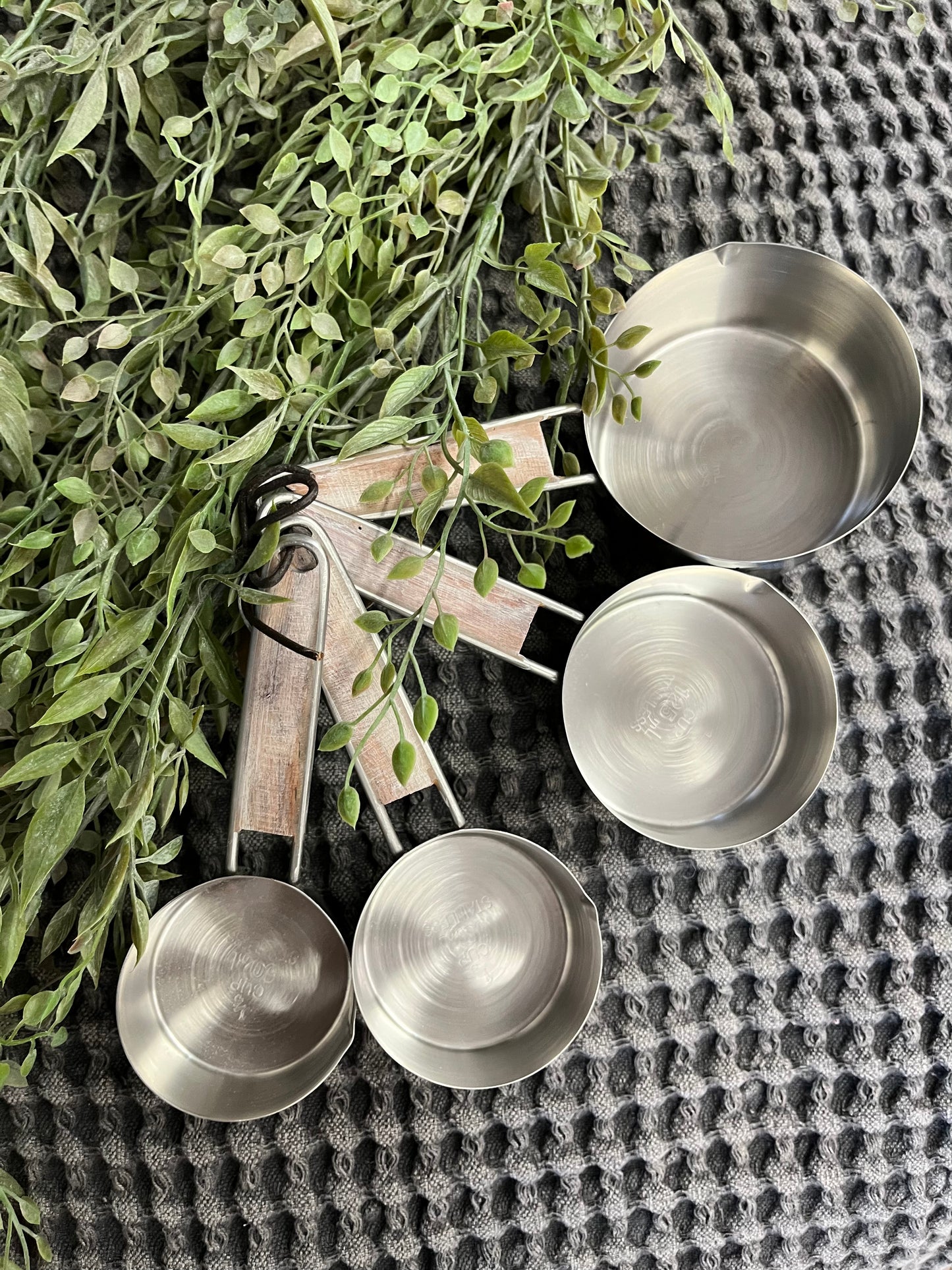 S/4 Stainless Measuring Cups