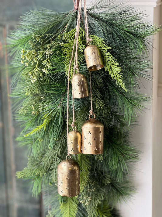 Prancer Holiday Bells Cluster
